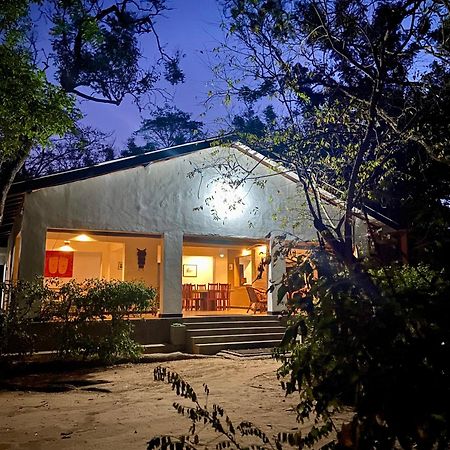 Waters Edge, Anuradhapura Villa Екстериор снимка