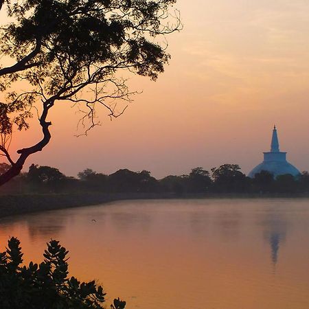 Waters Edge, Anuradhapura Villa Екстериор снимка