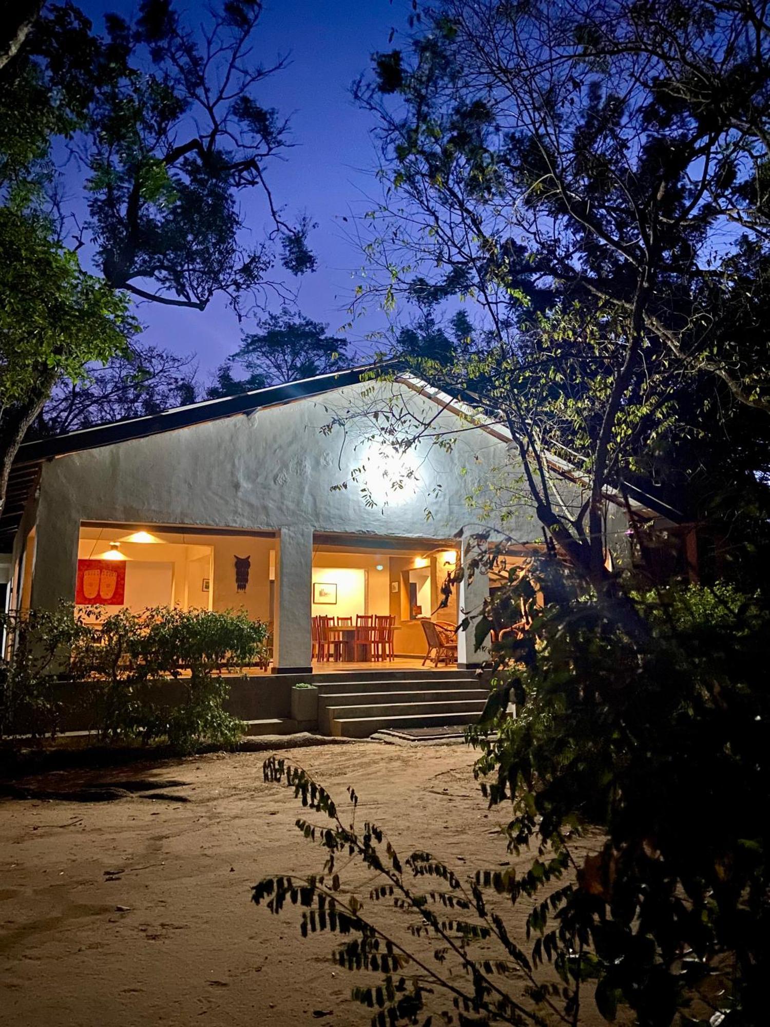 Waters Edge, Anuradhapura Villa Екстериор снимка