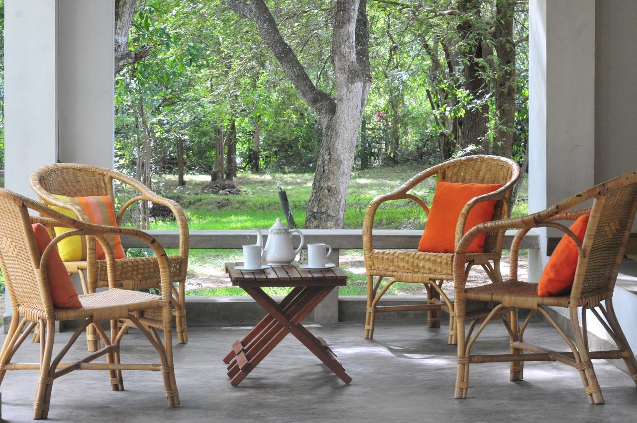 Waters Edge, Anuradhapura Villa Екстериор снимка